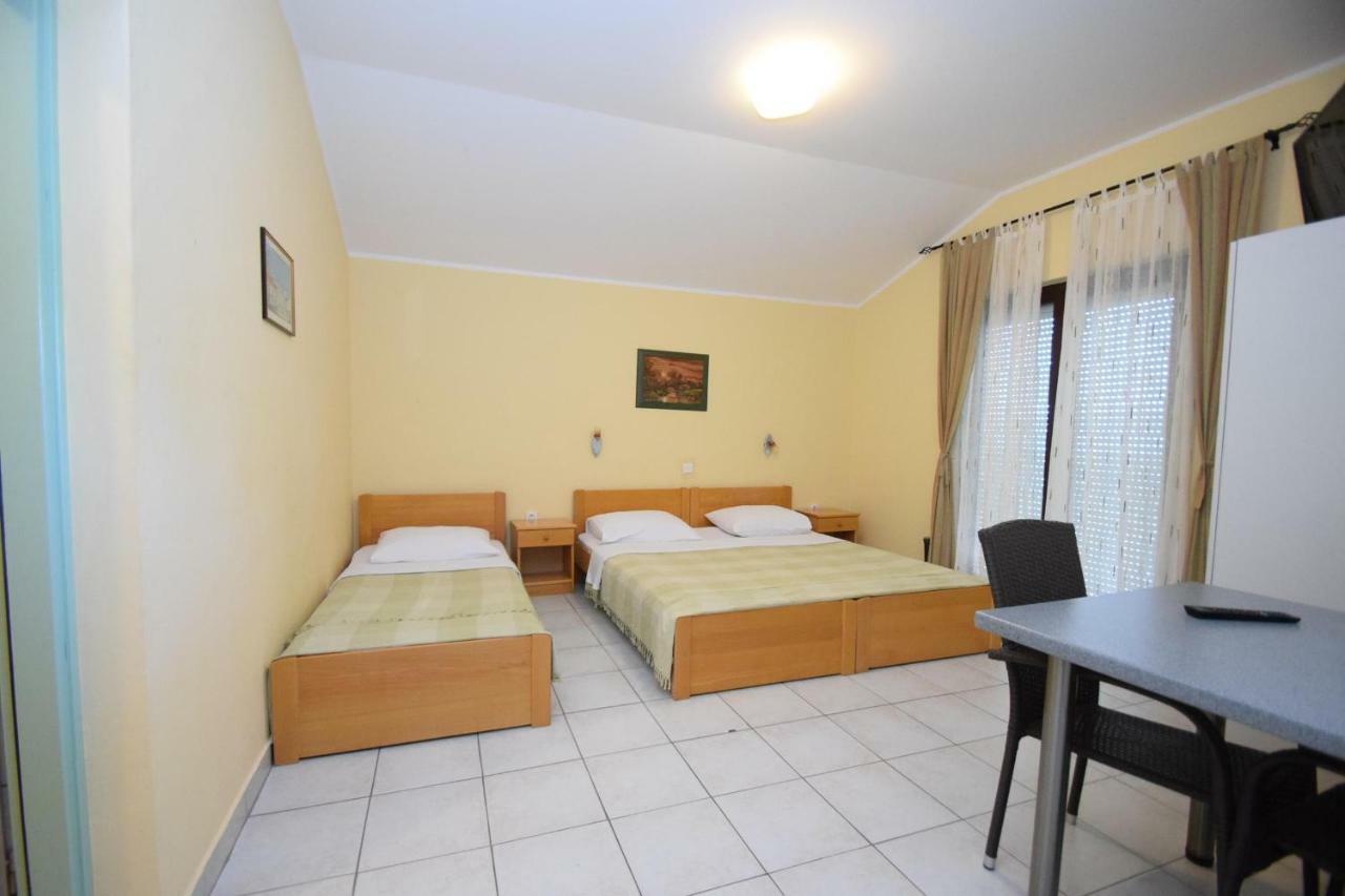 Apartments Nina Starigrad Paklenica Exterior foto