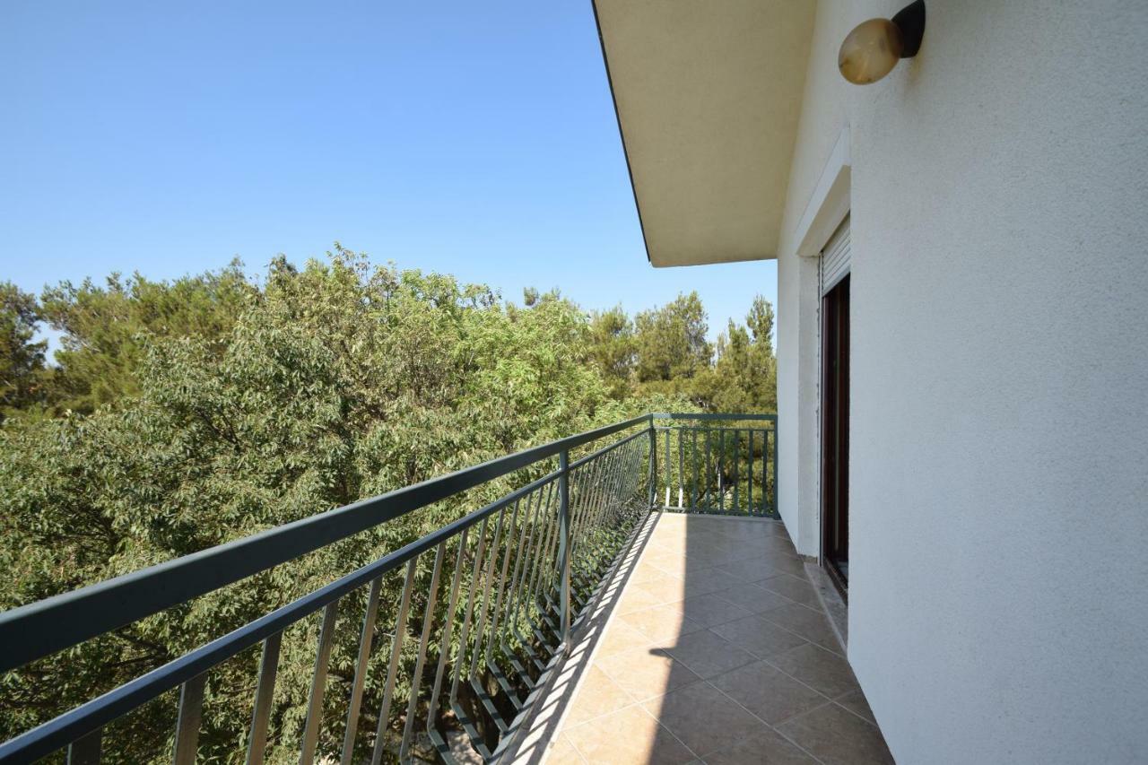 Apartments Nina Starigrad Paklenica Exterior foto