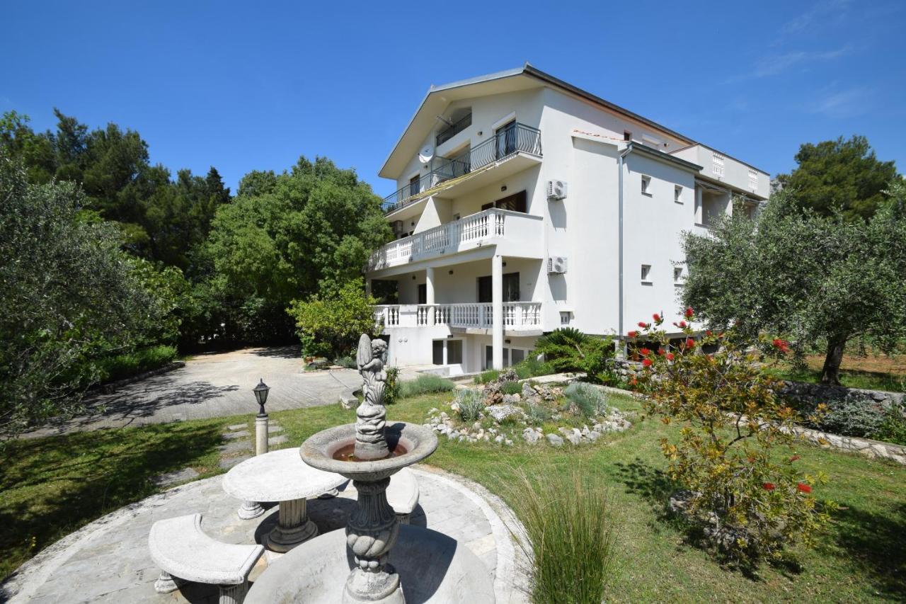 Apartments Nina Starigrad Paklenica Exterior foto