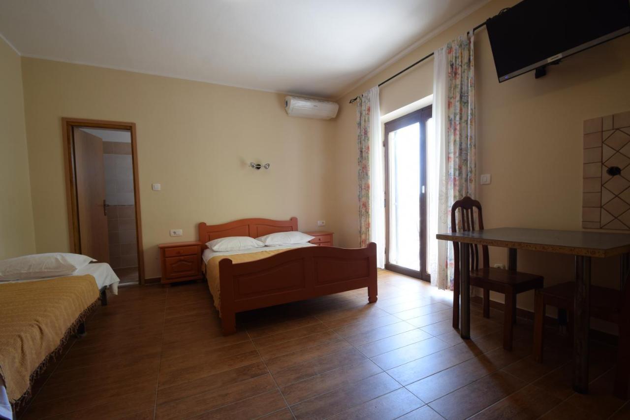 Apartments Nina Starigrad Paklenica Exterior foto